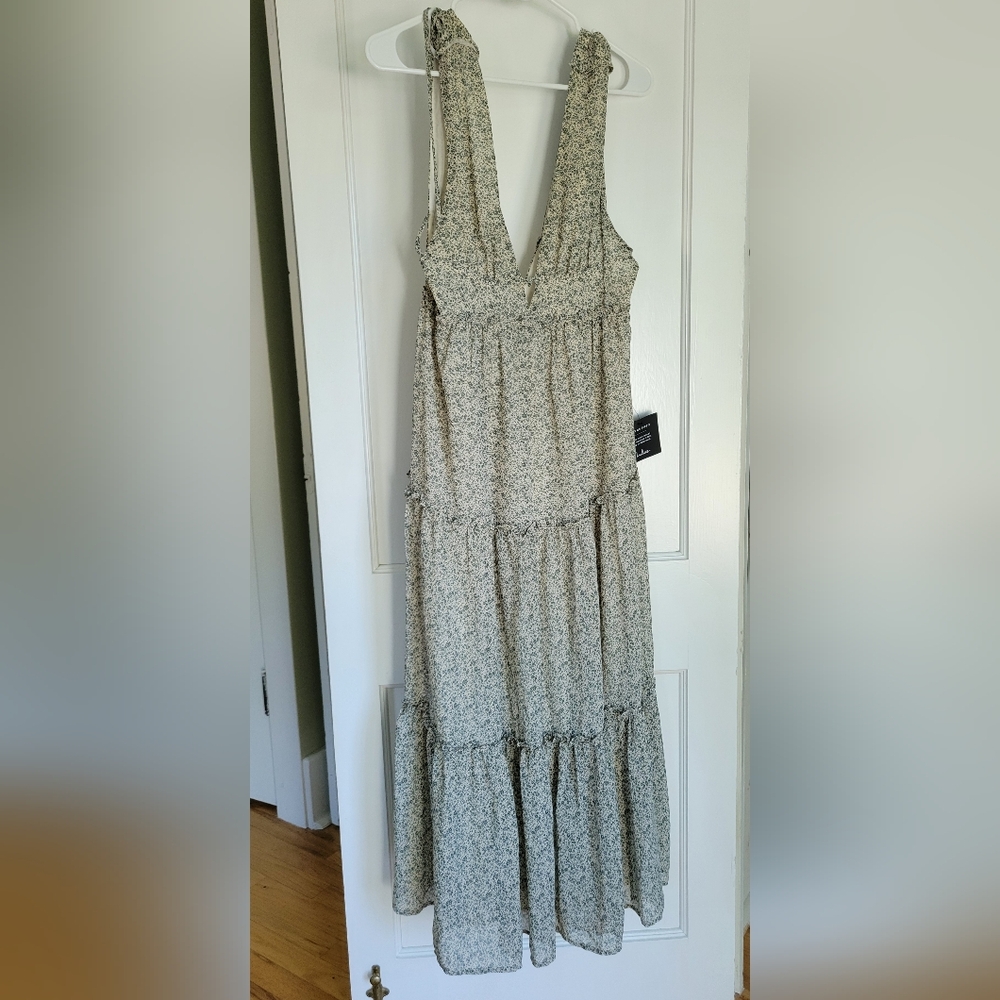 Lulu's Black and White Floral Midi Dress xs nwt